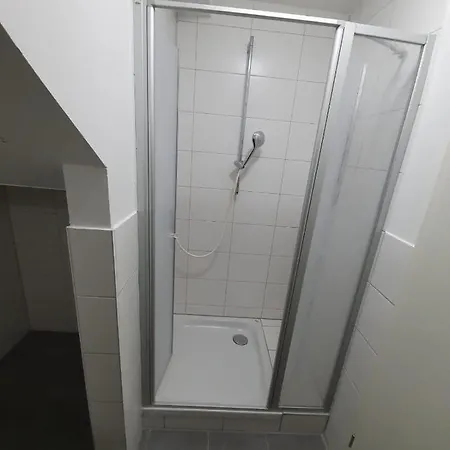 White Pearl 2 Hostel *