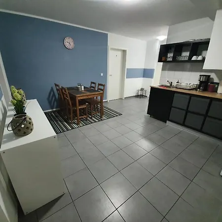 ホステル White Pearl 2 *